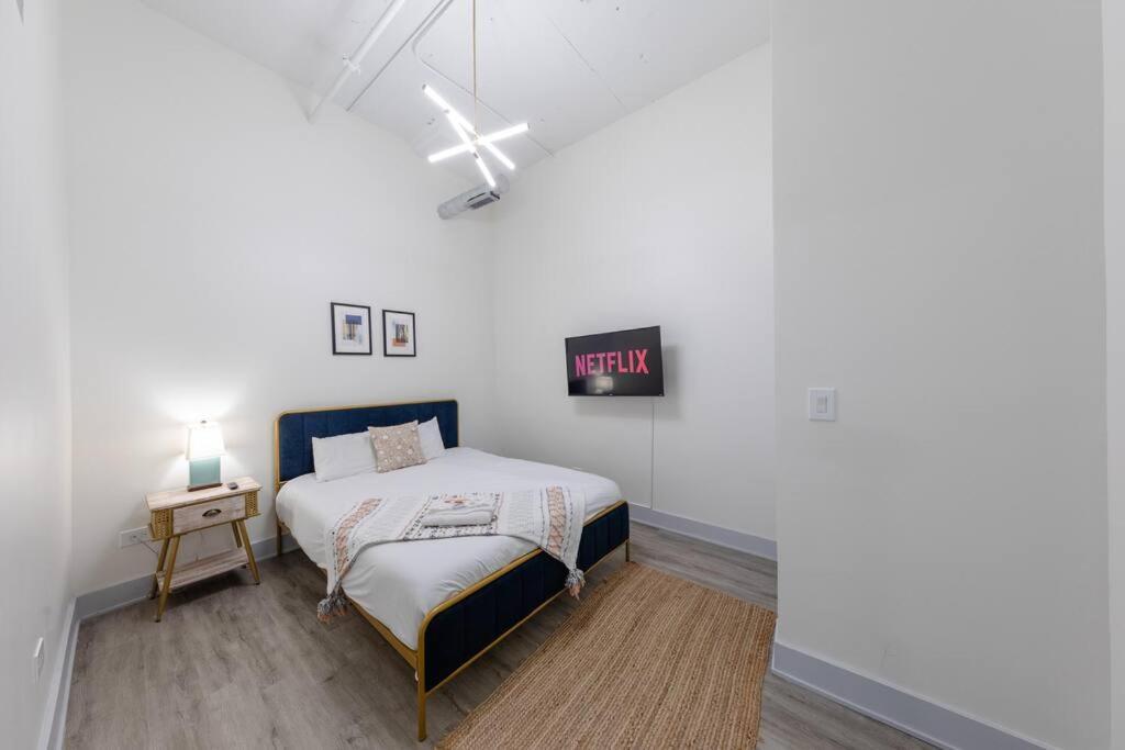 Group-Friendly 5Br Suite Sleeps 12 With Billiards, Optional Parking And Gym Access Near Mccormick Place And Soldier Field Apartment