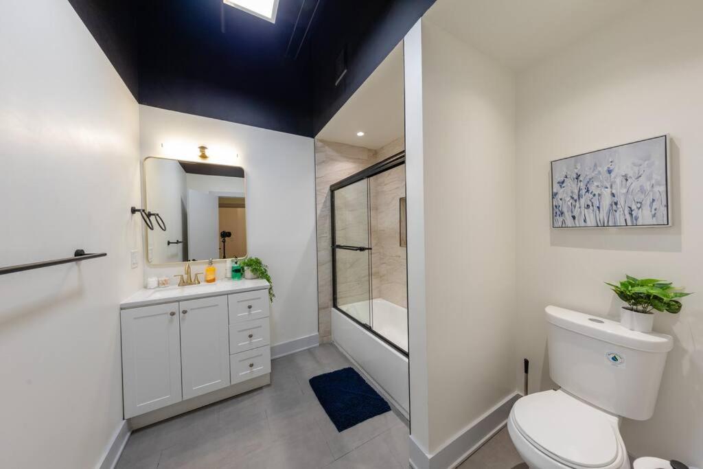 Group-Friendly 5Br Suite Sleeps 12 With Billiards, Optional Parking And Gym Access Near Mccormick Place And Soldier Field Apartment