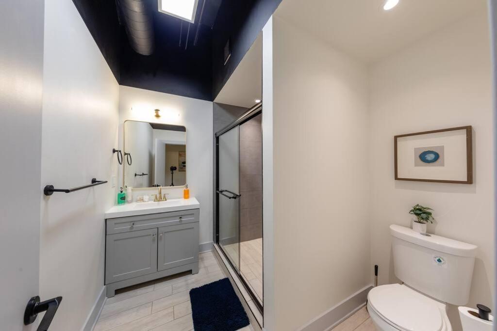 Group-Friendly 5Br Suite Sleeps 12 With Billiards, Optional Parking And Gym Access Near Mccormick Place And Soldier Field Apartment