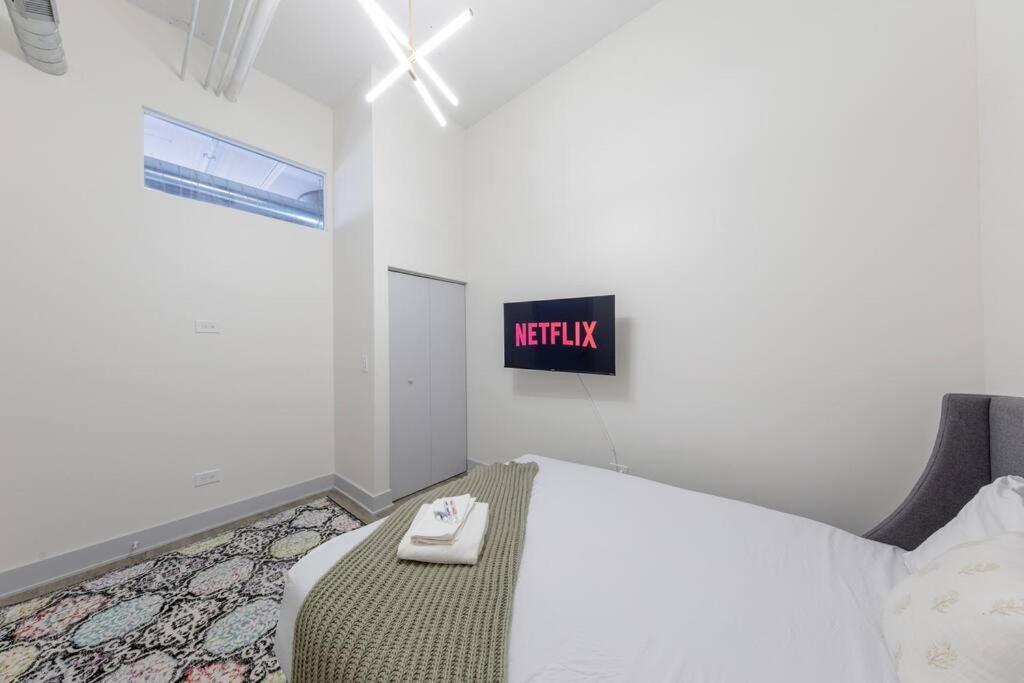 Apartment Group-Friendly 5Br Suite Sleeps 12 With Billiards, Optional Parking And Gym Access Near Mccormick Place And Soldier Field *