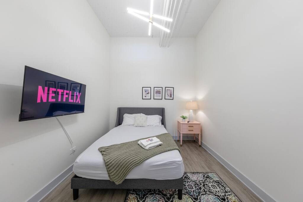 Group-Friendly 5Br Suite Sleeps 12 With Billiards, Optional Parking And Gym Access Near Mccormick Place And Soldier Field *