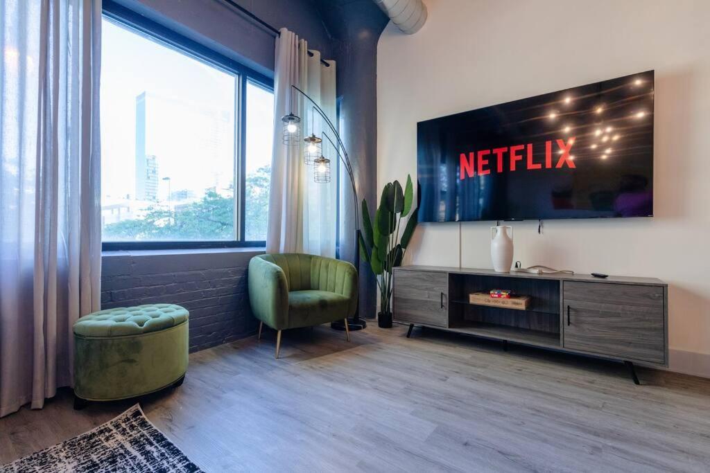 Group-Friendly 5Br Suite Sleeps 12 With Billiards, Optional Parking And Gym Access Near Mccormick Place And Soldier Field Chicago
