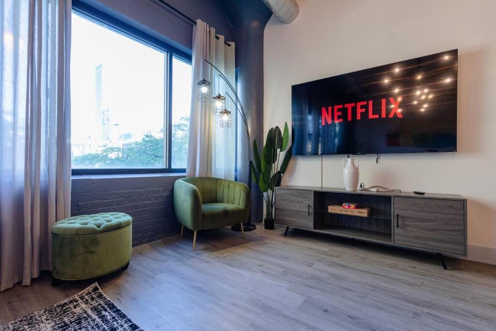 Group-Friendly 5Br Suite Sleeps 12 With Billiards, Optional Parking And Gym Access Near Mccormick Place And Soldier Field Apartment Chicago