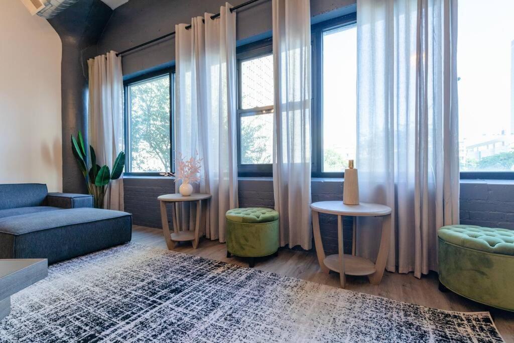 Group-Friendly 5Br Suite Sleeps 12 With Billiards, Optional Parking And Gym Access Near Mccormick Place And Soldier Field Chicago