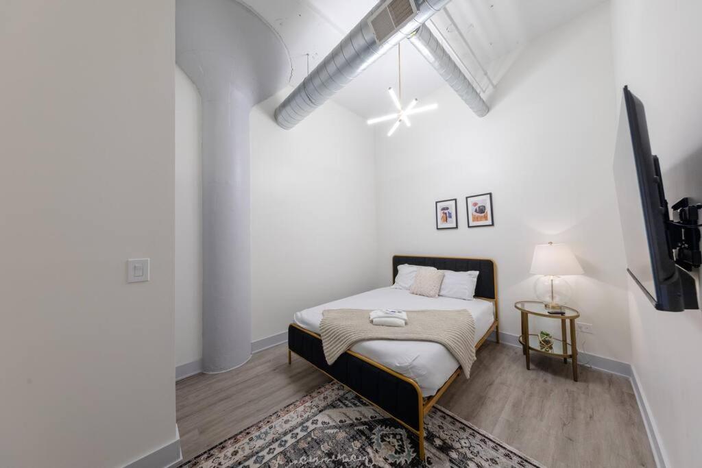 Apartment Group-Friendly 5Br Suite Sleeps 12 With Billiards, Optional Parking And Gym Access Near Mccormick Place And Soldier Field