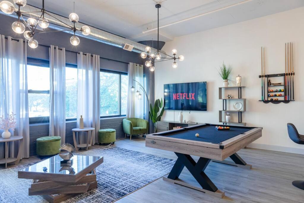 Apartment Group-Friendly 5Br Suite Sleeps 12 With Billiards, Optional Parking And Gym Access Near Mccormick Place And Soldier Field