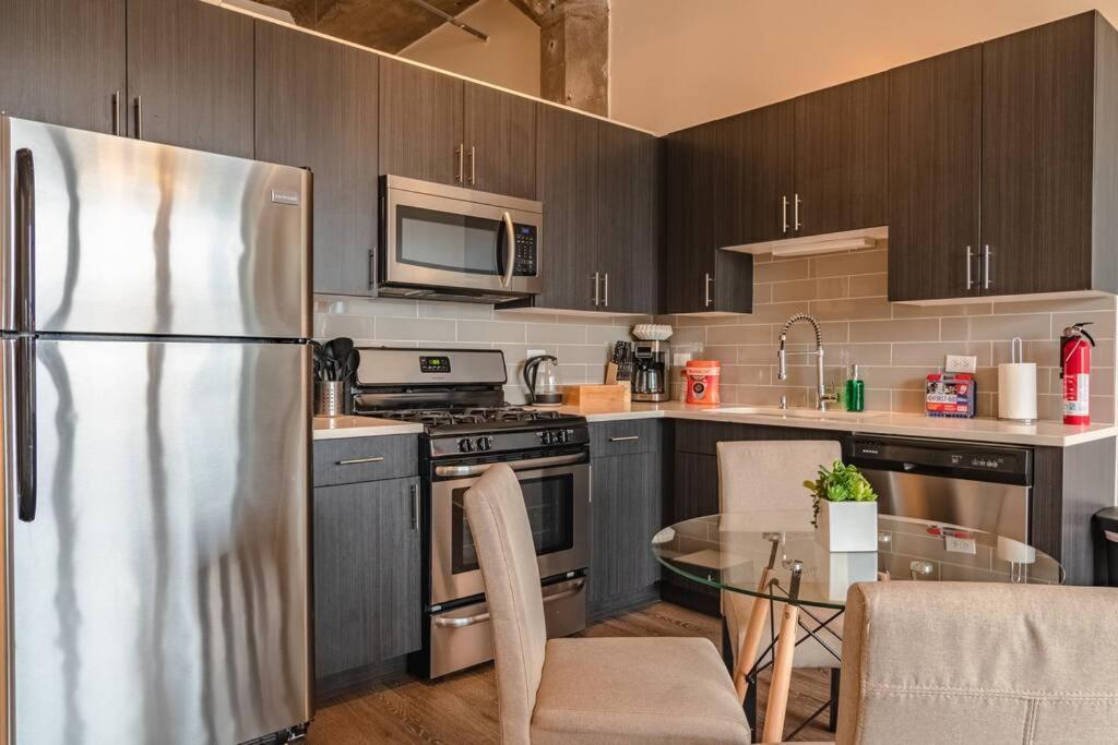 Apartment Luxury Cozy 2Br With Optional Parking And Gym Access Near Mccormick Place, Lakefront And Soldier Field *