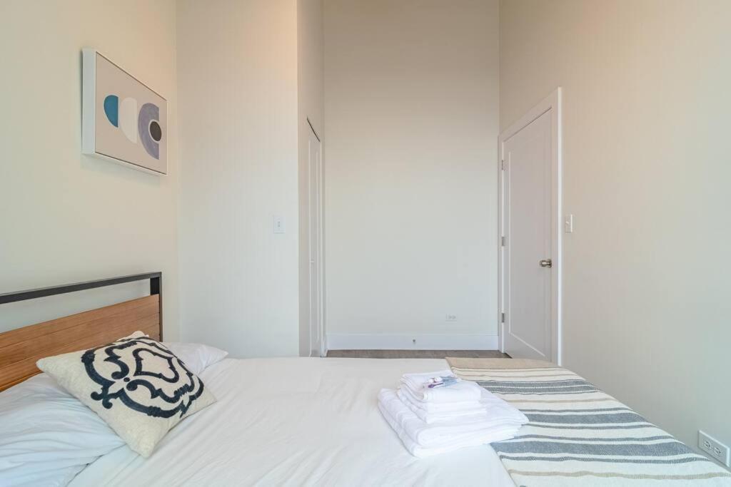 Luxury 2Br Suite With Optional Parking And Gym Access Near Mccormick Place And Soldier Field Apartment