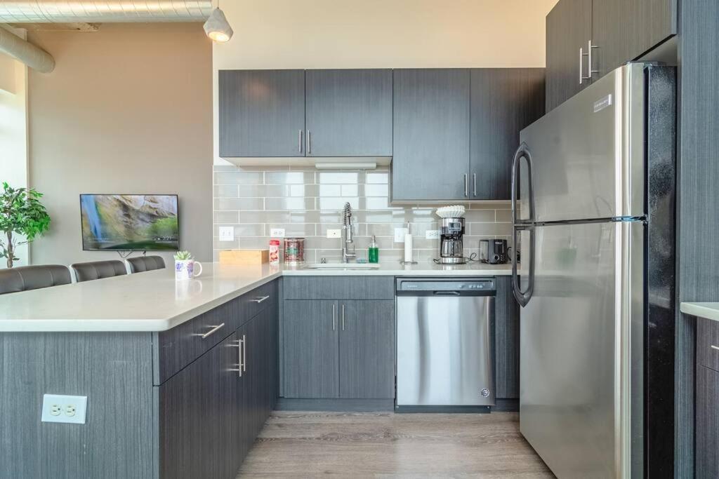 Luxury 2Br Suite With Optional Parking And Gym Access Near Mccormick Place And Soldier Field