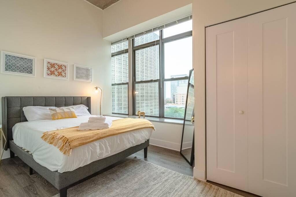 Luxury 2Br Suite With Optional Parking And Gym Access Near Mccormick Place And Soldier Field