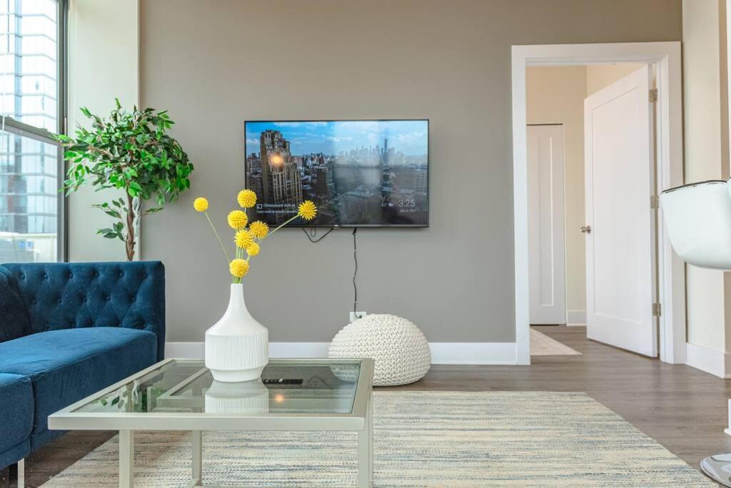 Luxury 2Br Suite With Optional Parking And Gym Access Near Mccormick Place And Soldier Field Chicago