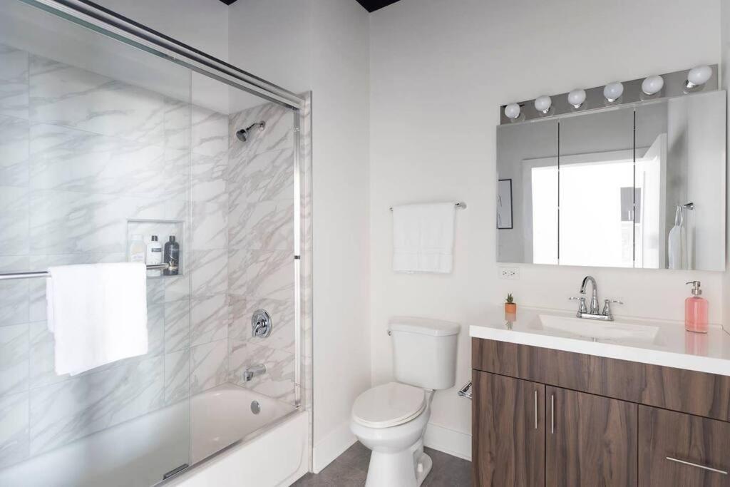 Modern 2Br Stay In South Loop With Optional Parking & Gym Access Near Museum Campus & Grant Park Apartment Chicago
