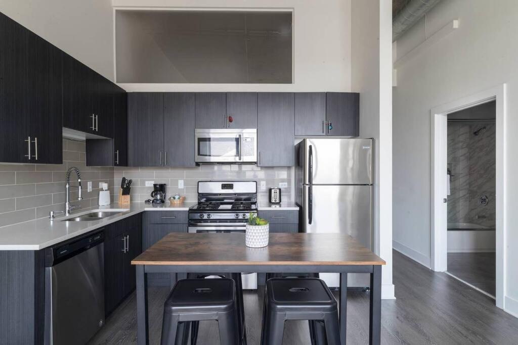 Modern 2Br Stay In South Loop With Optional Parking & Gym Access Near Museum Campus & Grant Park