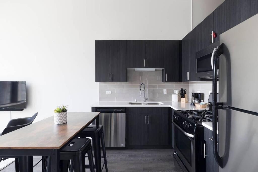 Modern 2Br Stay In South Loop With Optional Parking & Gym Access Near Museum Campus & Grant Park Apartment