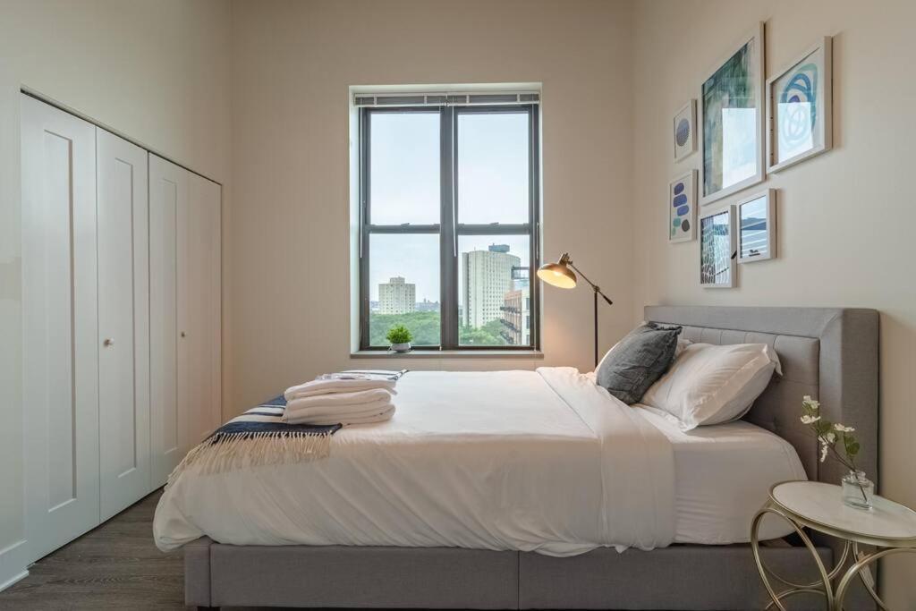 Apartment Spacious 3Br Corner Stay With Optional Parking And Gym Access Near Mccormick Place, Grant Park And Soldier Field