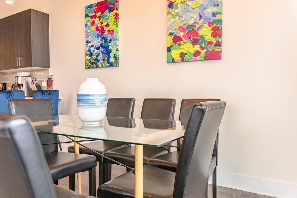 Apartment Spacious 3Br Corner Stay With Optional Parking And Gym Access Near Mccormick Place, Grant Park And Soldier Field *