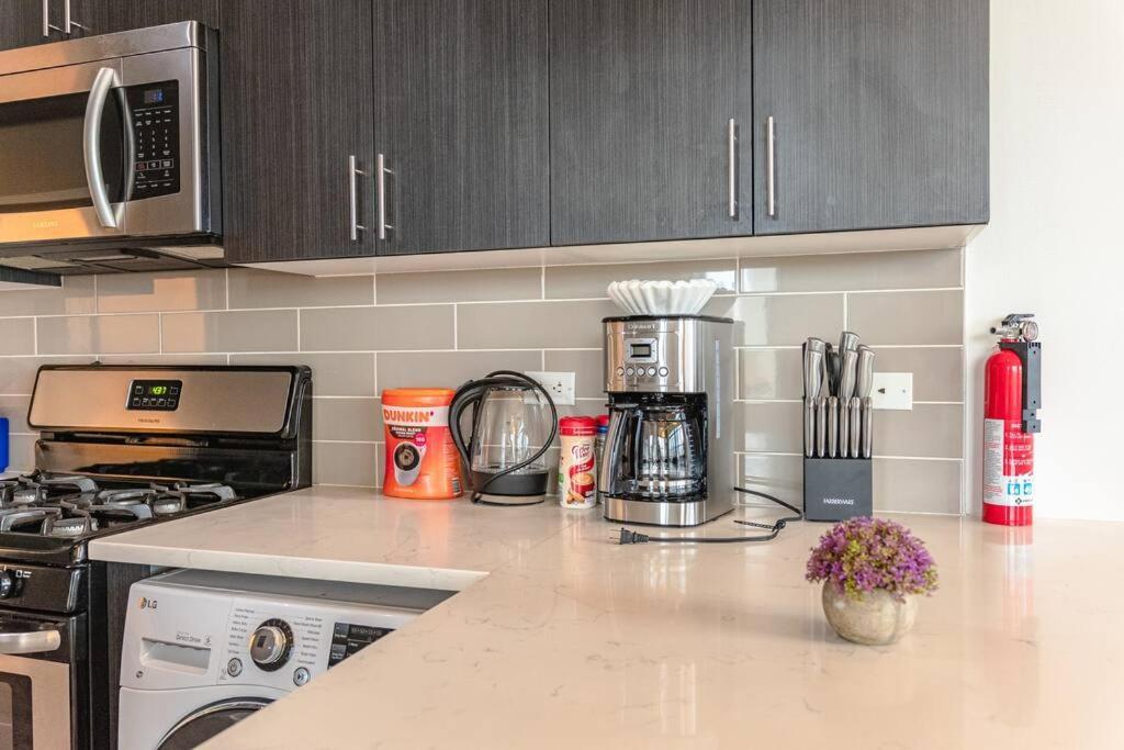Apartment Spacious 3Br Corner Stay With Optional Parking And Gym Access Near Mccormick Place, Grant Park And Soldier Field