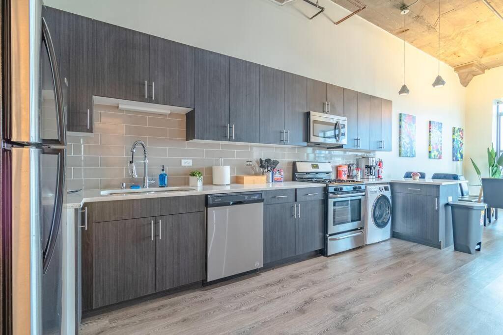 Spacious 3Br Corner Stay With Optional Parking And Gym Access Near Mccormick Place, Grant Park And Soldier Field * Chicago