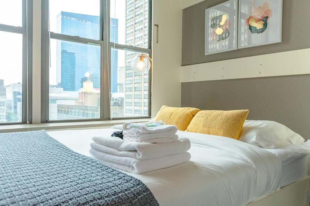 Apartment Luxury With Optional Parking And Gym Access Near Mccormick Place, Chinatown And Soldier Field *