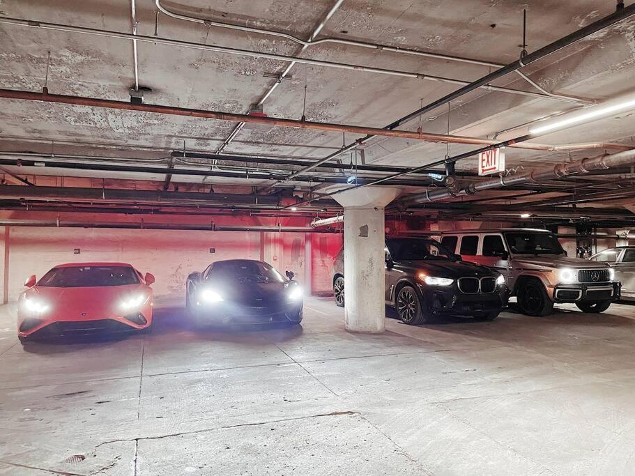 Luxury With Optional Parking And Gym Access Near Mccormick Place, Chinatown And Soldier Field