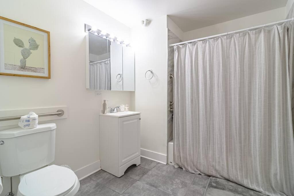 Apartment Luxury With Optional Parking And Gym Access Near Mccormick Place, Chinatown And Soldier Field *