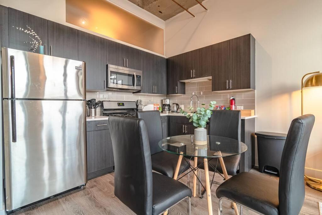 Apartment Central 2Br South Loop Location With Optional Parking & Gym Access Near Mccormick Place, Shedd Aquarium & Navy Pier