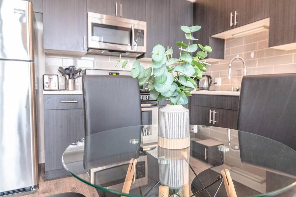 Apartment Central 2Br South Loop Location With Optional Parking & Gym Access Near Mccormick Place, Shedd Aquarium & Navy Pier *