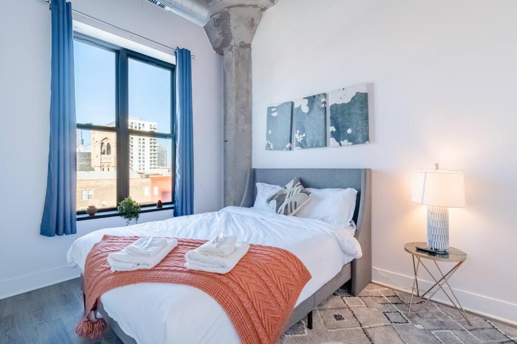 Apartment Business Ready 2Br Apartment In South Loop With Skyline View, Optional Parking & Gym Access Close To Mccormick, Downtown & Cta