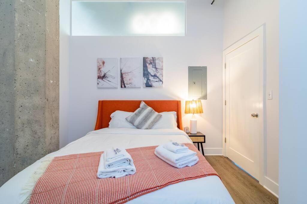 Business Ready 2Br Apartment In South Loop With Skyline View, Optional Parking & Gym Access Close To Mccormick, Downtown & Cta Chicago