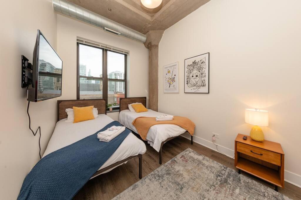 Fully Equipped 2Br Apartment In South Loop With Optional Parking And Gym Access Near Mccormick Place & Lakefront Attractions Chicago