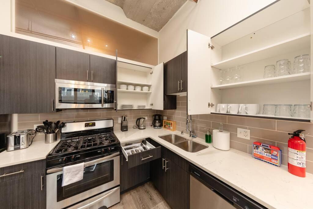 Fully Equipped 2Br Apartment In South Loop With Optional Parking And Gym Access Near Mccormick Place & Lakefront Attractions Chicago