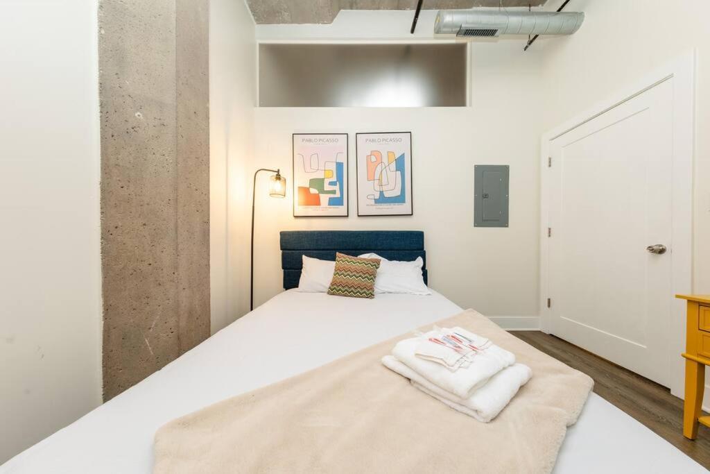 Fully Equipped 2br In South Loop With Optional Parking And Gym Access Near Mccormick Place & Lakefront Attractions *