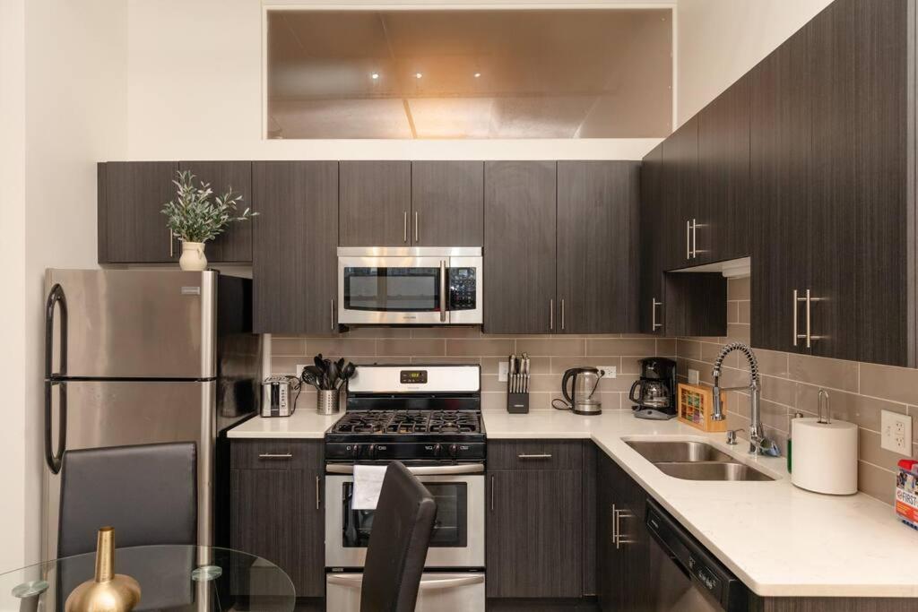 Fully Equipped 2Br Apartment In South Loop With Optional Parking And Gym Access Near Mccormick Place & Lakefront Attractions Apartment *