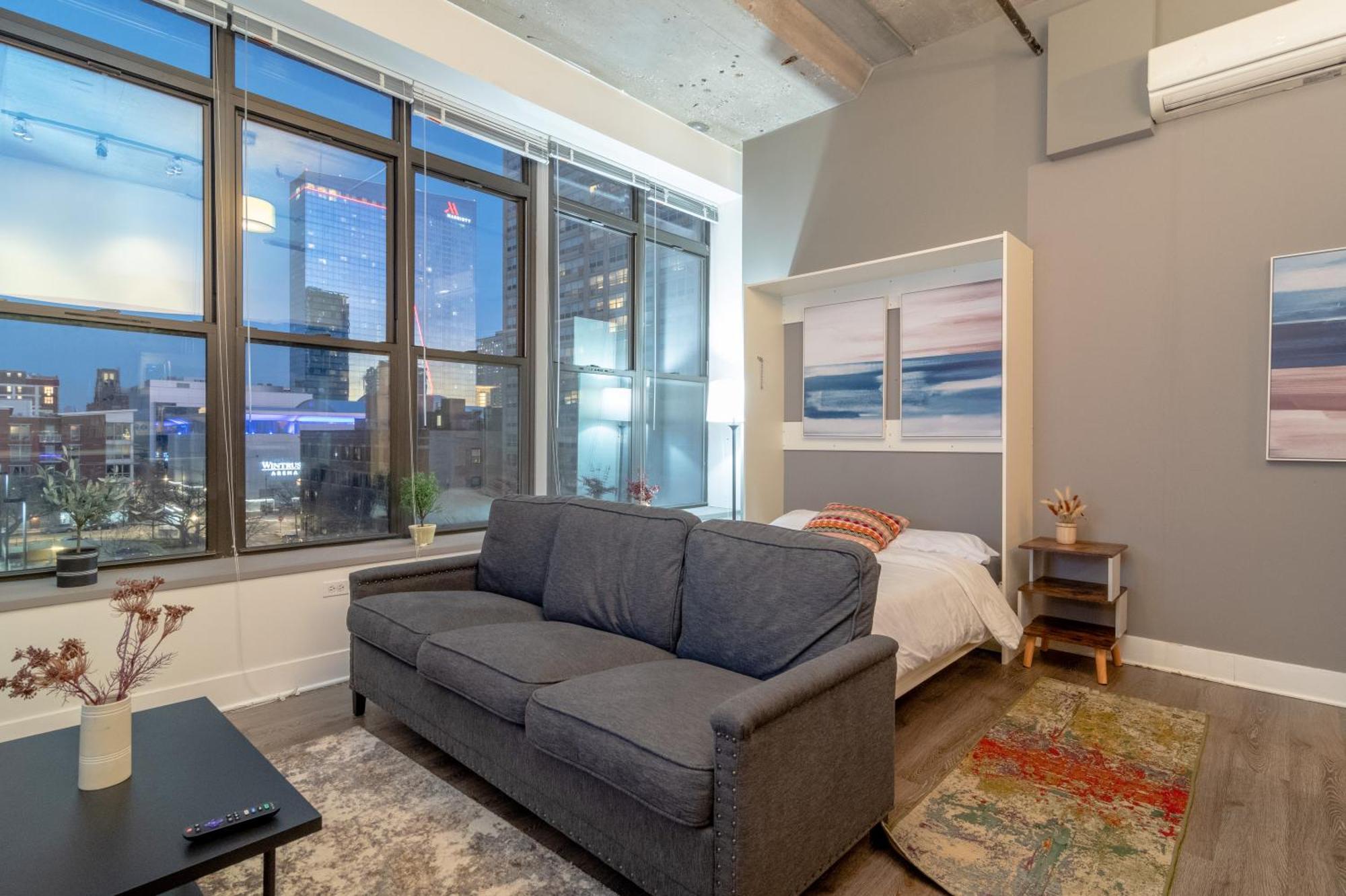 Appartement Mccormick Place Beautiful Studio Suite With Optional Parking And Gym Access Sleeps 4 Near Soldier Field And Downtown Chicago Chicago