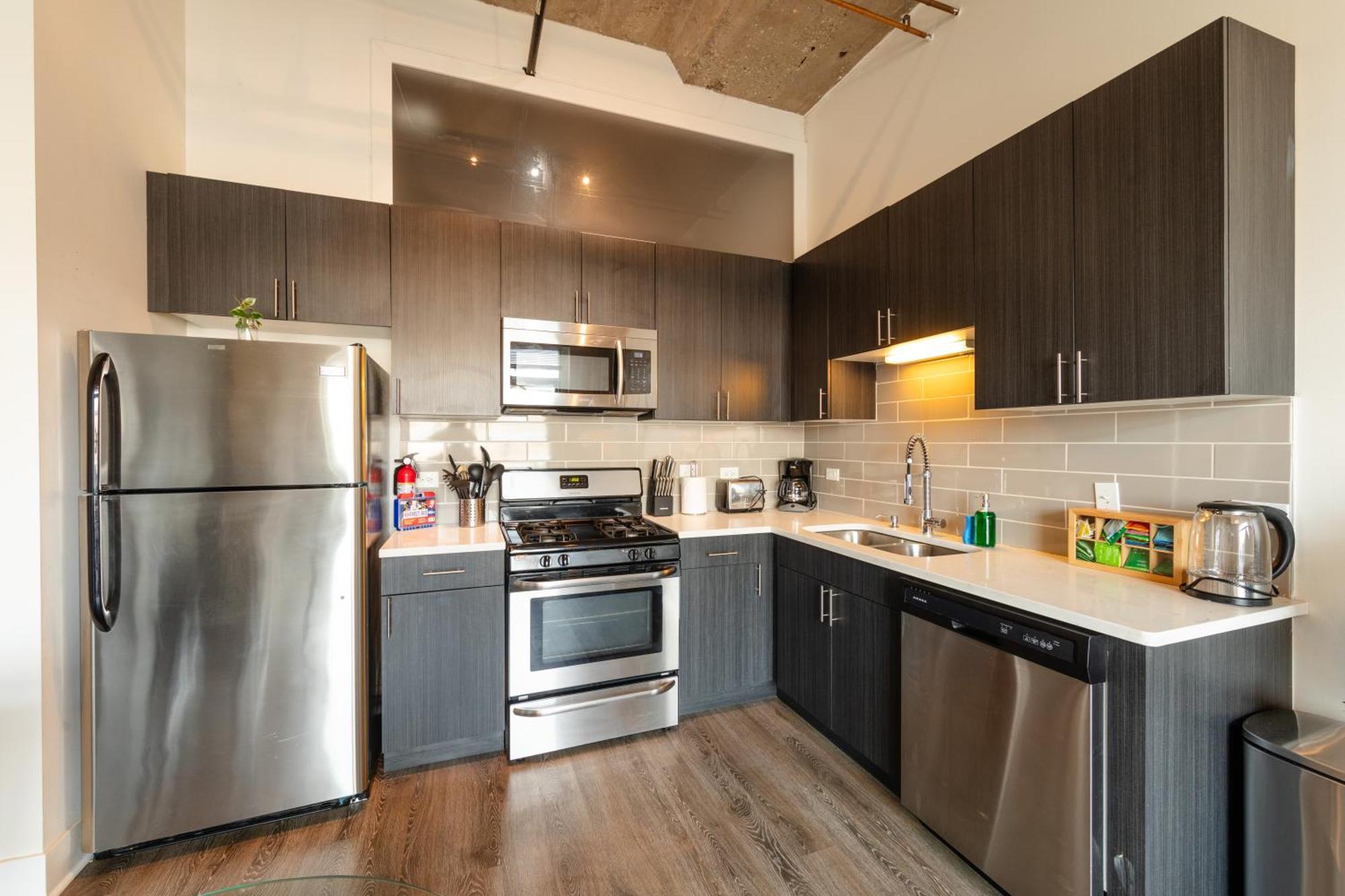Mccormick Place 2Br Suite With Patio, Skyline View And Optional Parking Sleeps 6 Near Soldier Field And Grant Park
