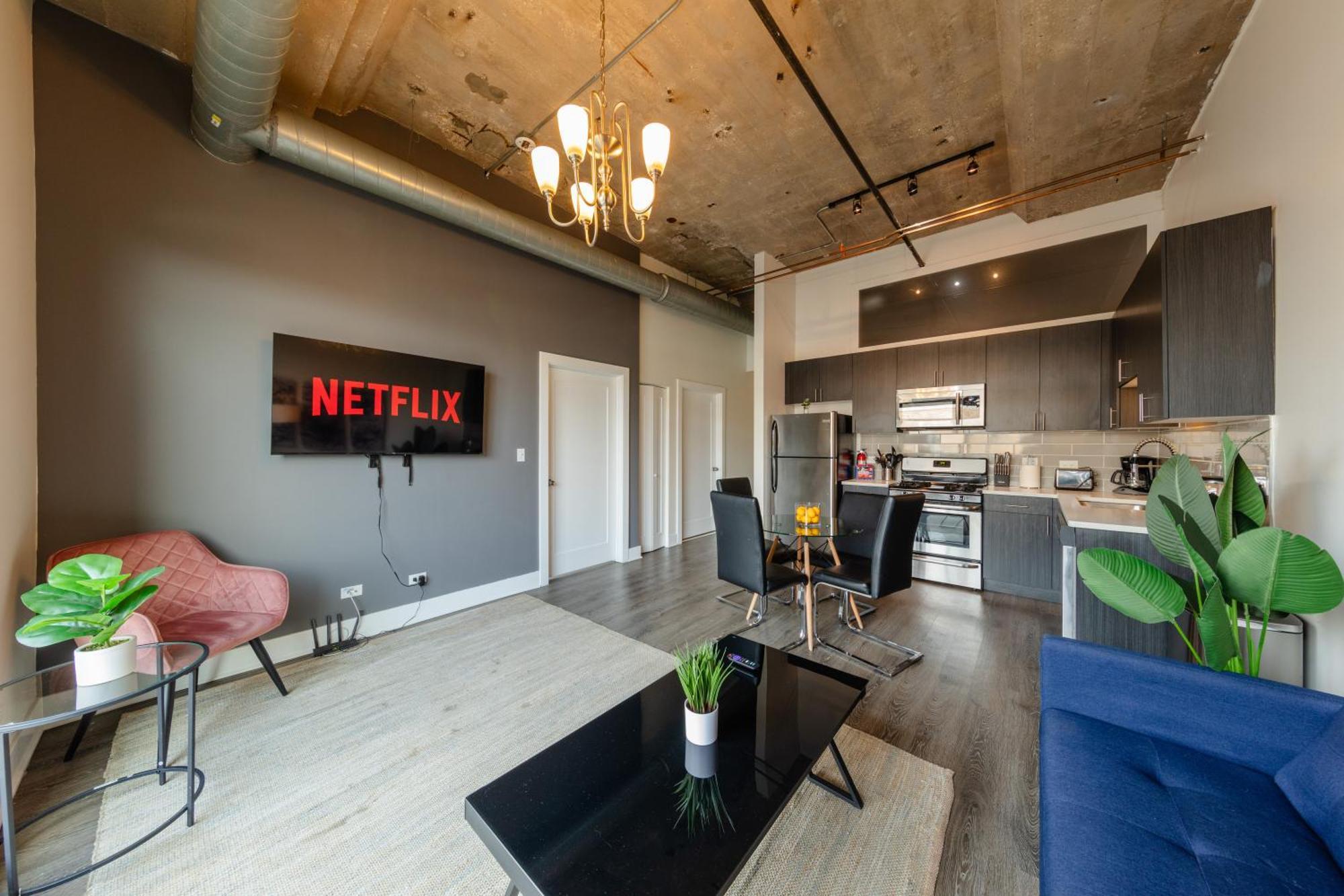 Apartment Mccormick Place 2Br Suite With Patio, Skyline View And Optional Parking Sleeps 6 Near Soldier Field And Grant Park Chicago