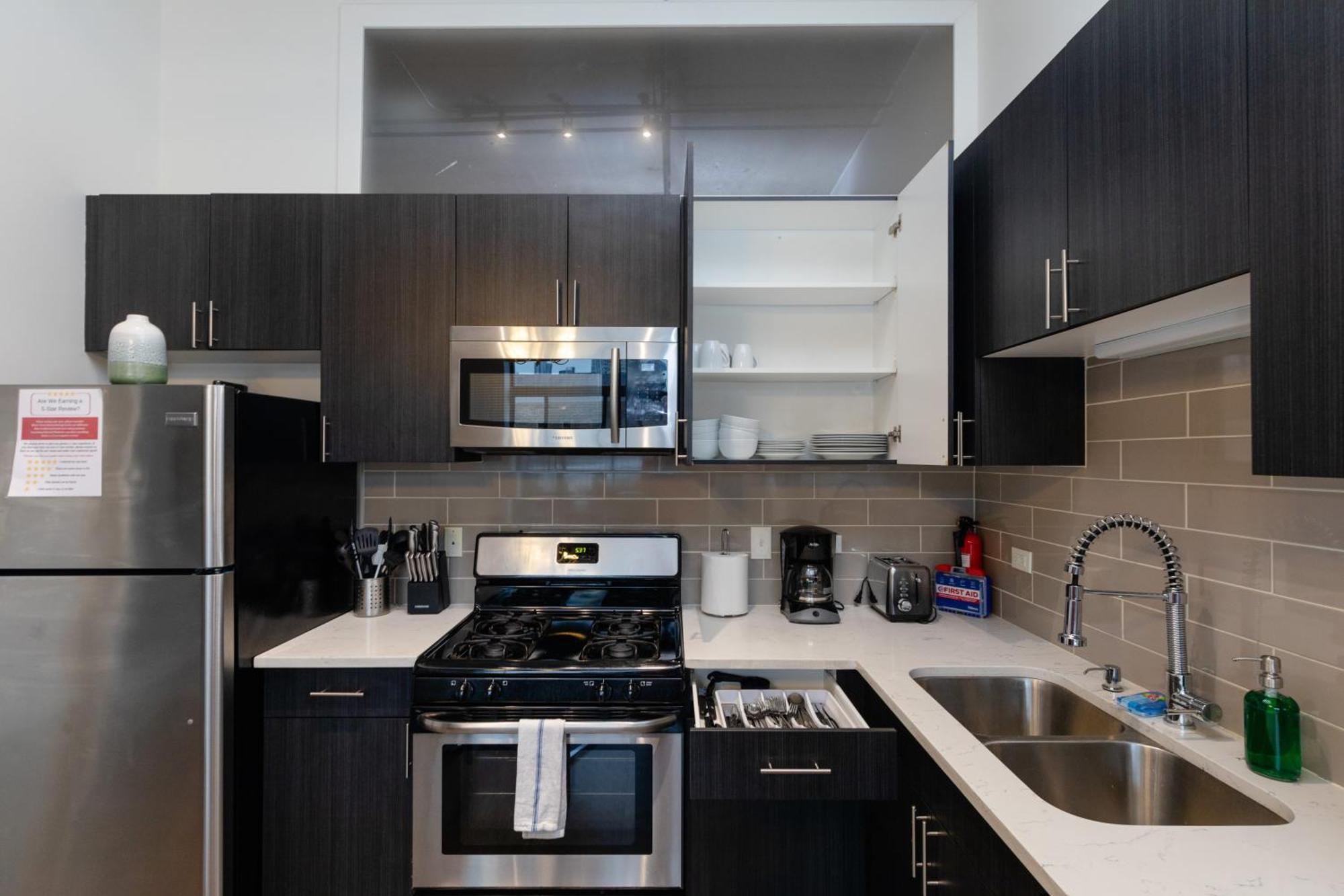 Modern South Loop 2Br Apartment With View Of Skyline Patio And Gym Access Near Mccormick Place Convention Center & Museum Campus * Chicago