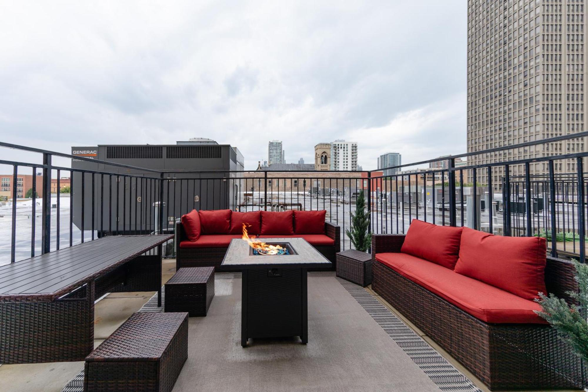 Modern South Loop 2Br Apartment With View Of Skyline Patio And Gym Access Near Mccormick Place Convention Center & Museum Campus Apartment *