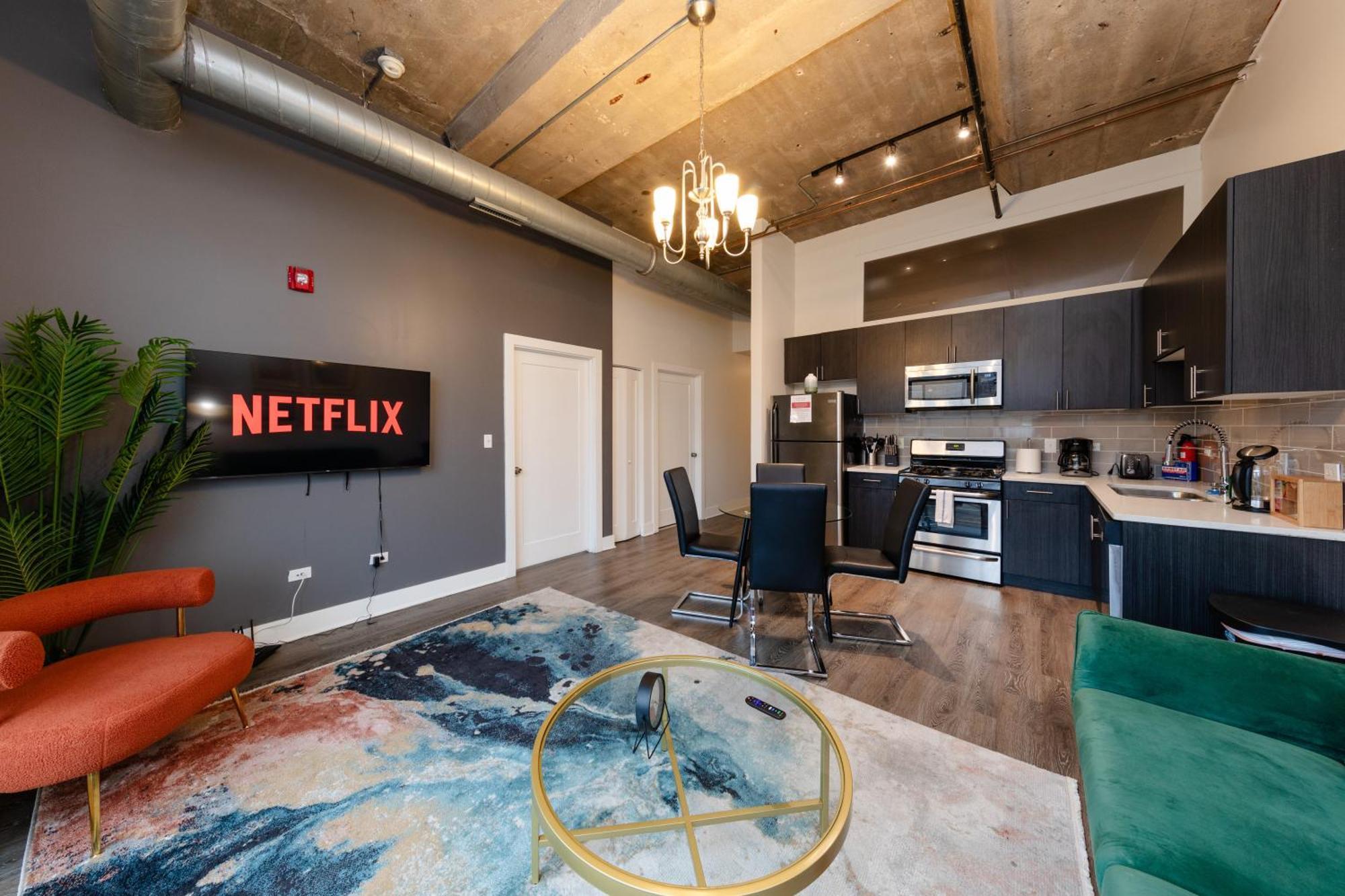 Modern South Loop 2Br Apartment With View Of Skyline Patio And Gym Access Near Mccormick Place Convention Center & Museum Campus Apartment Chicago