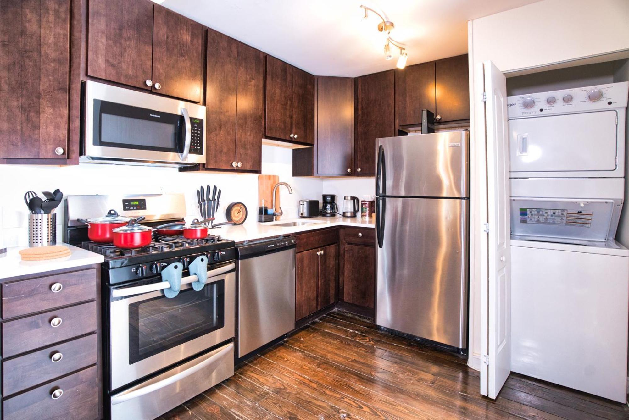 Mccormick Place Spacious 5Br Suite With Pool Table & Optional Parking Sleeps 10 Near Soldier Field And Grant Park Chicago