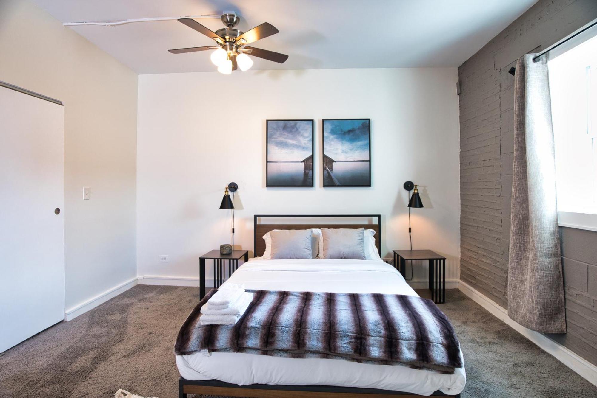 Apartment Mccormick Place Spacious 5Br Suite With Pool Table & Optional Parking Sleeps 10 Near Soldier Field And Grant Park
