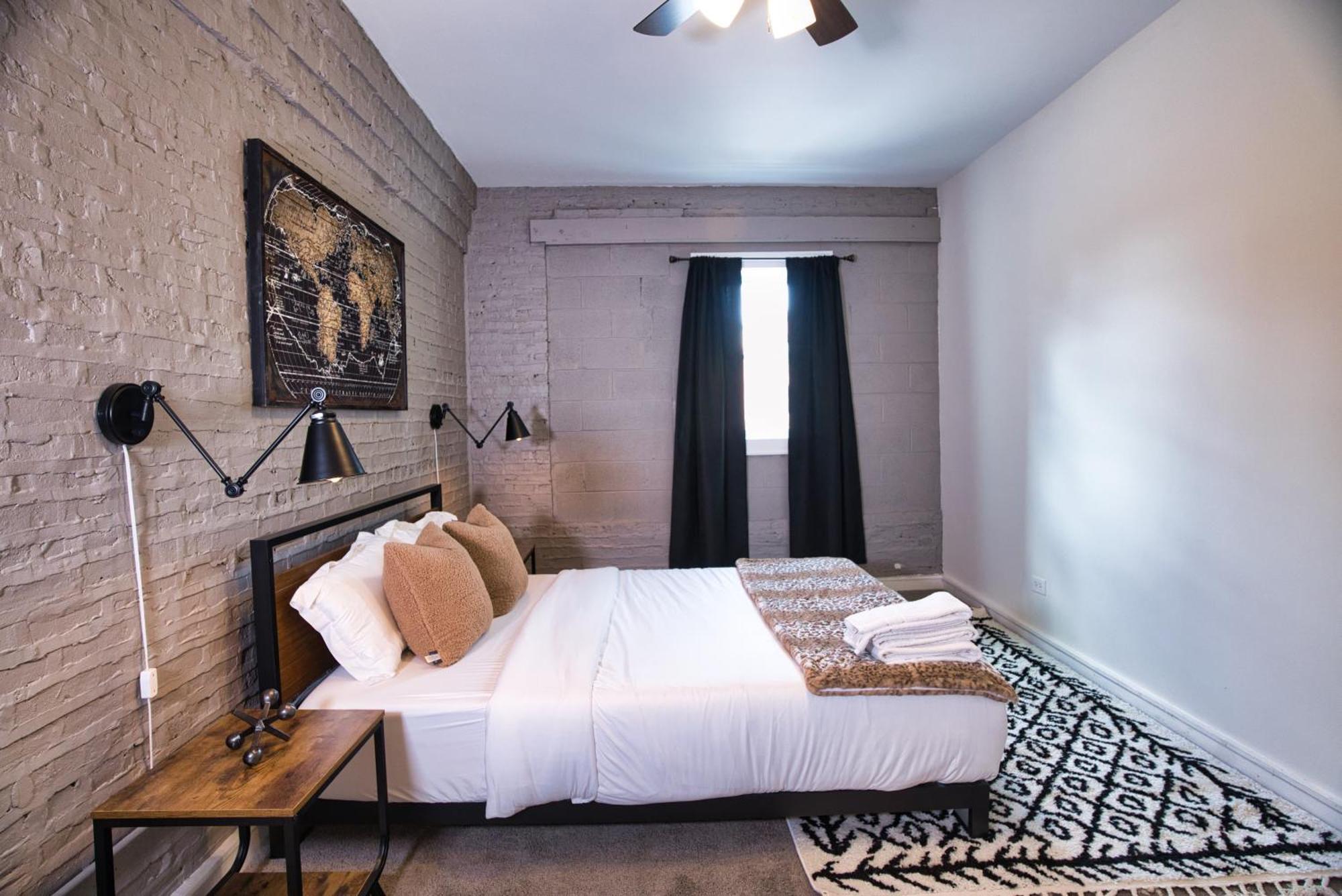 Mccormick Place Spacious 5Br Suite With Pool Table & Optional Parking Sleeps 10 Near Soldier Field And Grant Park Chicago