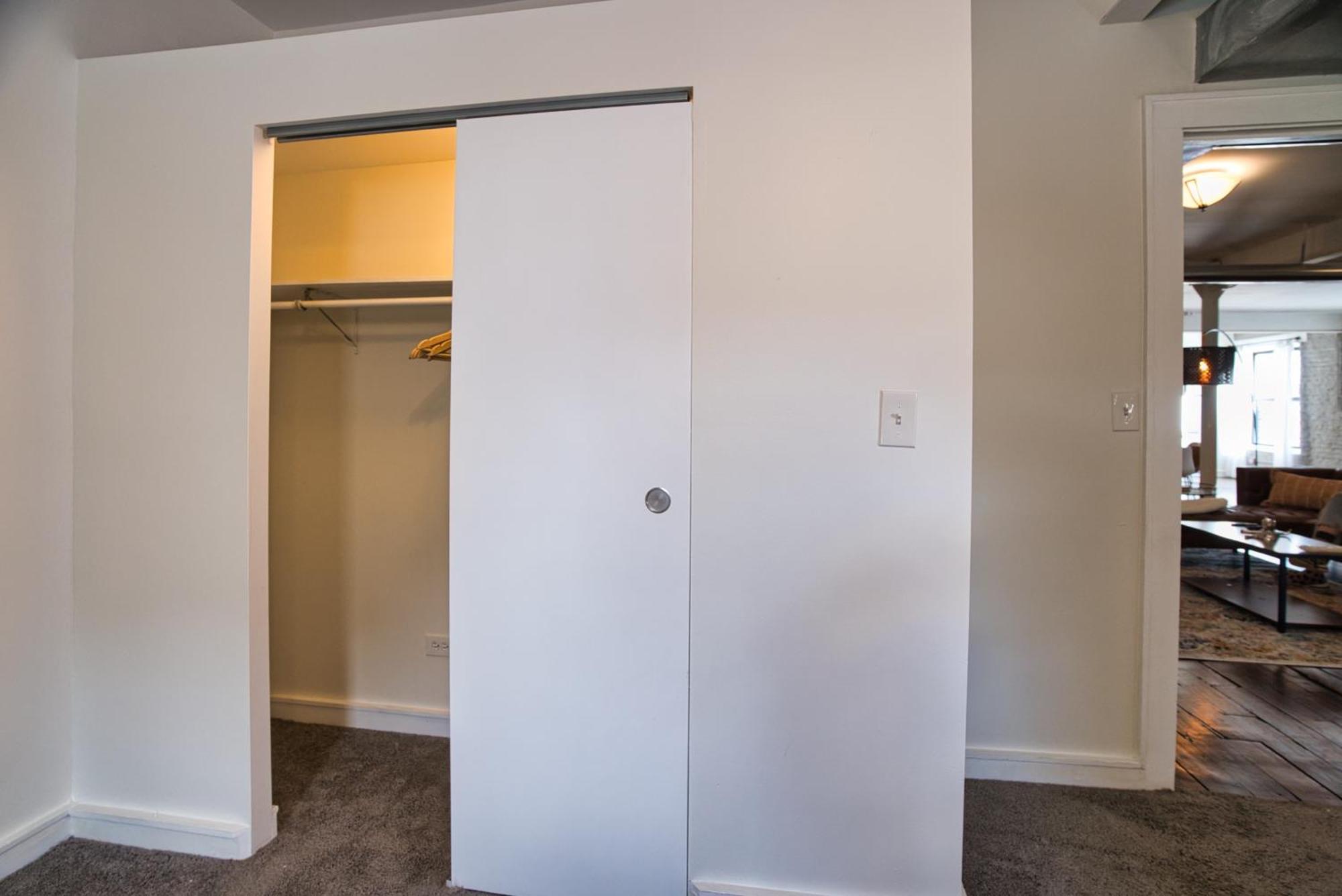 Mccormick Place Spacious 5Br Suite With Pool Table & Optional Parking Sleeps 10 Near Soldier Field And Grant Park *
