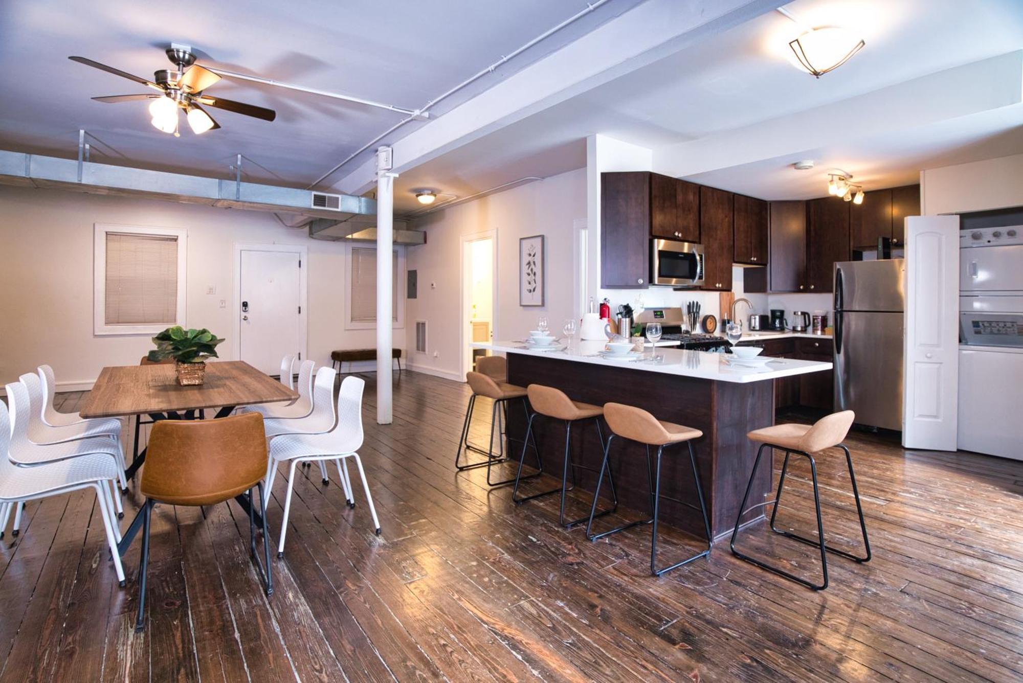 Mccormick Place Spacious 5Br Suite With Pool Table & Optional Parking Sleeps 10 Near Soldier Field And Grant Park Chicago