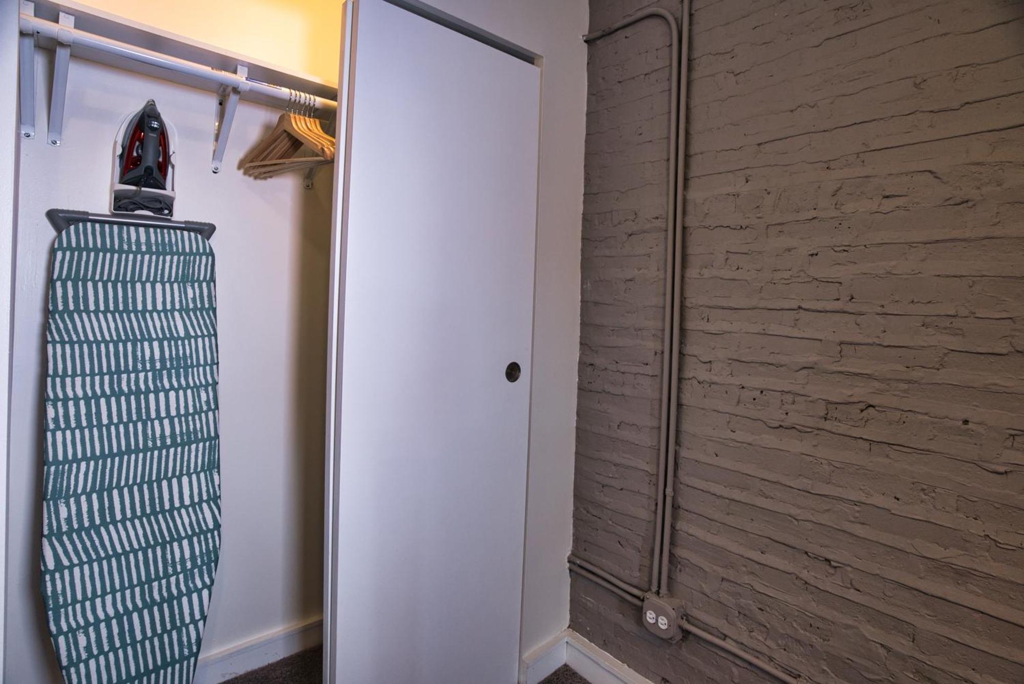 Apartment Mccormick Place Spacious 5Br Suite With Pool Table & Optional Parking Sleeps 10 Near Soldier Field And Grant Park Chicago