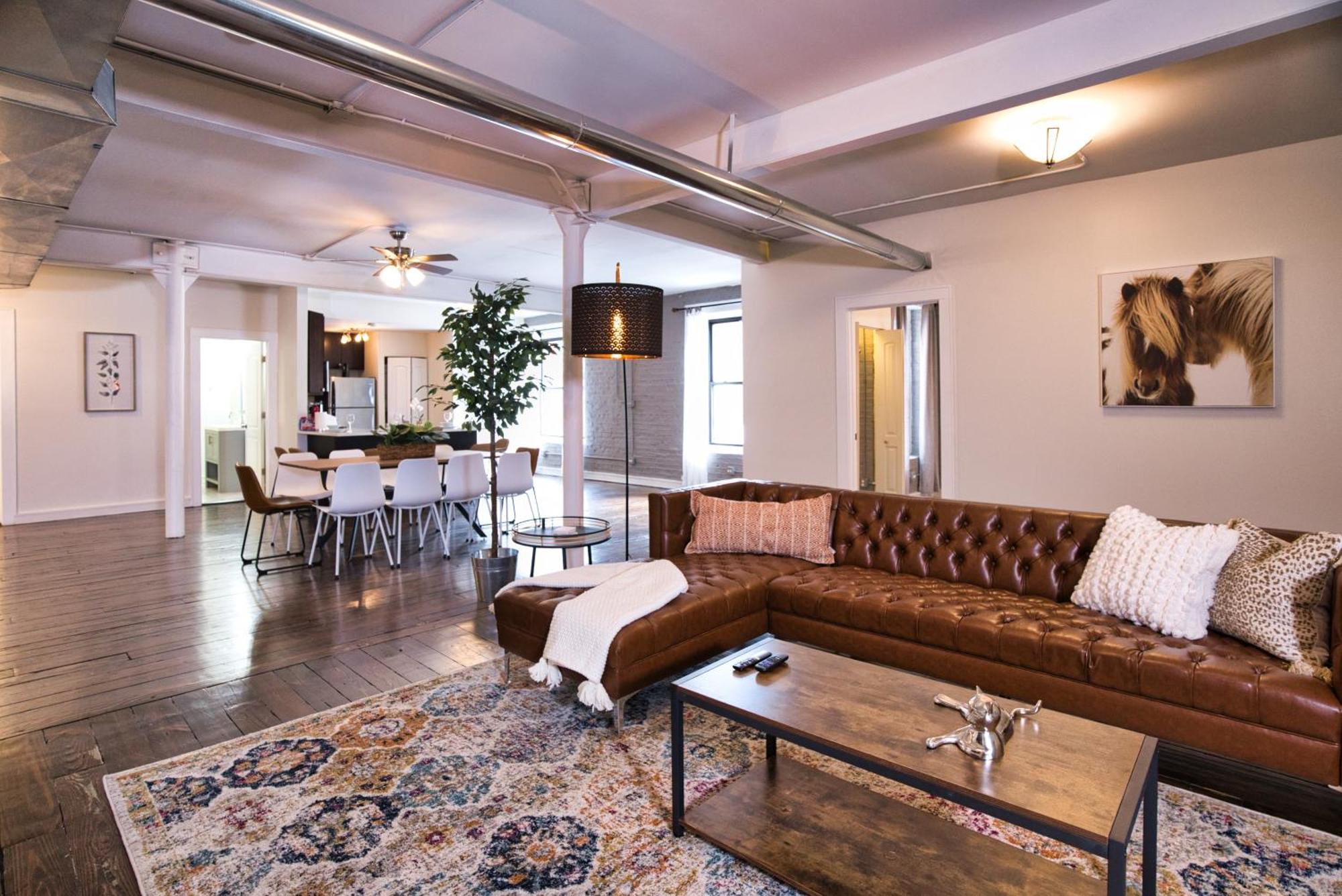 Apartment Mccormick Place Spacious 5Br Suite With Pool Table & Optional Parking Sleeps 10 Near Soldier Field And Grant Park Chicago