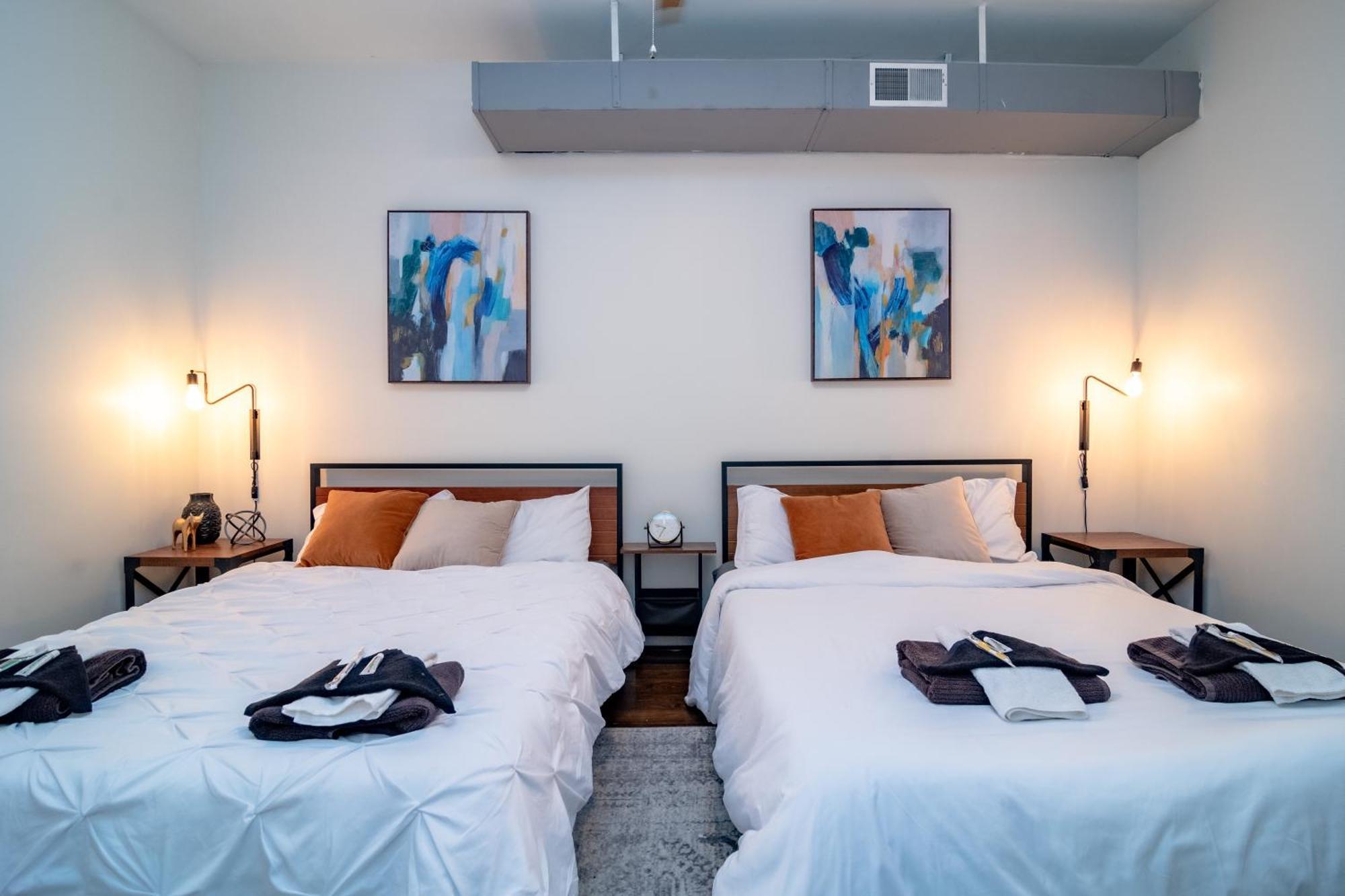 Bright South Loop 3Br Escape With Pingpong Table And Optional Parking Minutes To Art Institute, Grant Park & Mccormick Place Events Apartment
