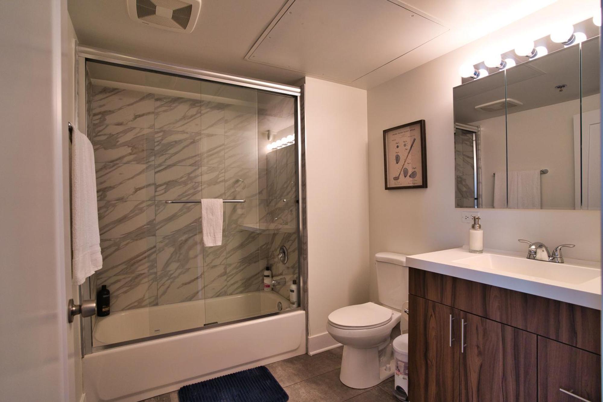 Apartment South Loop 2Br Getaway With Smart Tvs & Optional Parking Near Mccormick Place, Museum Campus & Downtown Chicago