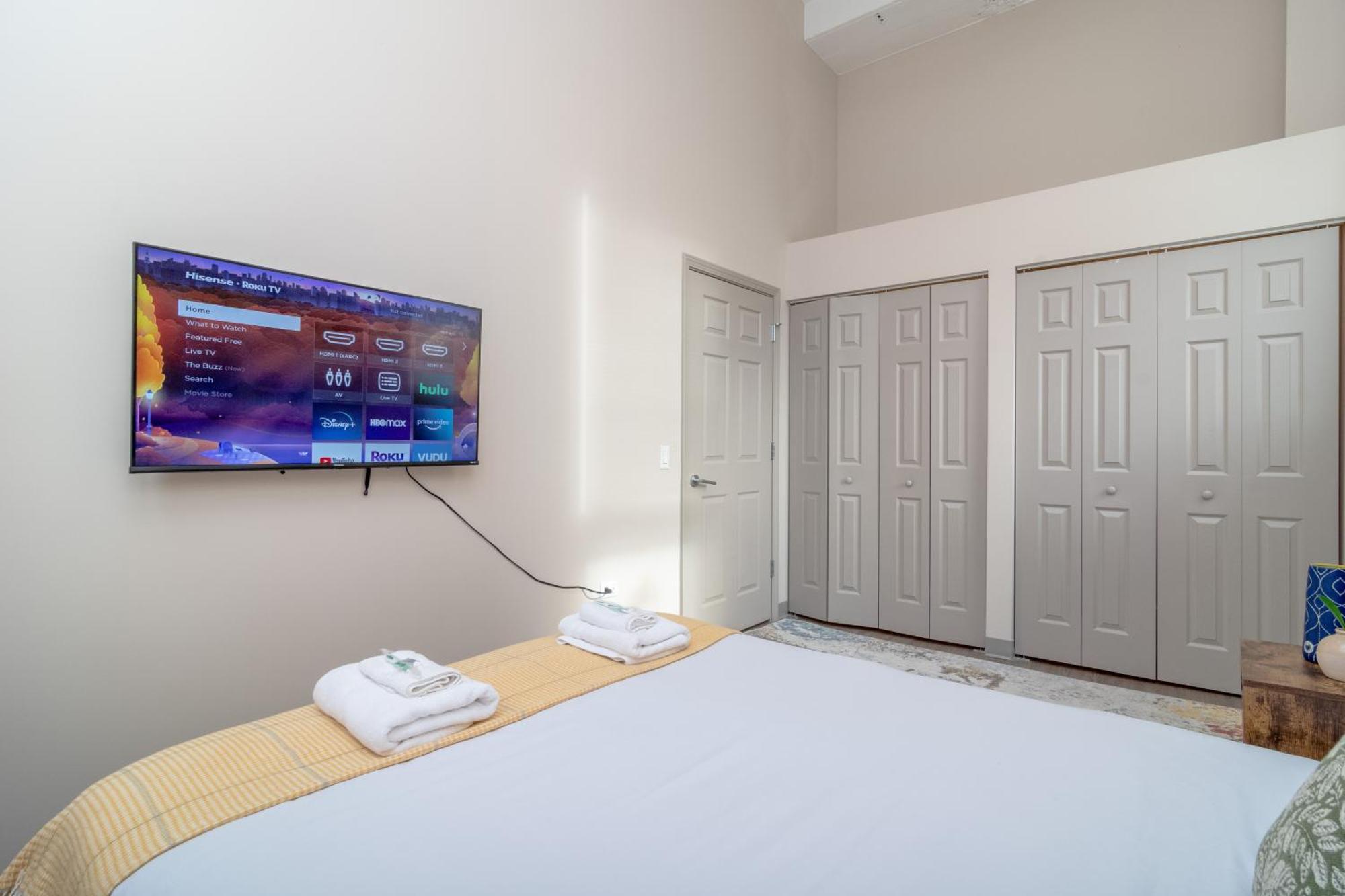 Mccormick Place Magnificent 2br-2ba With Optional Parking, Patio, Gym Access That Sleeps 6 Apartamento Chicago