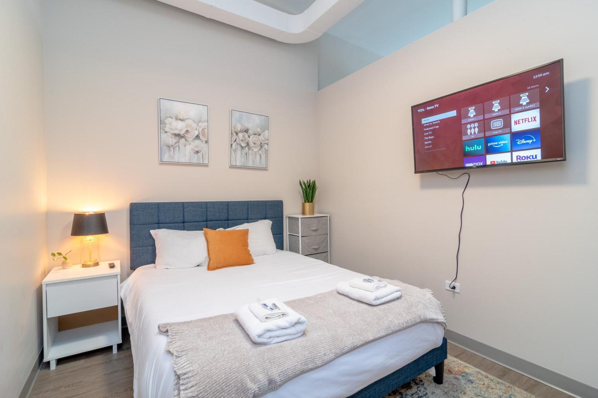 Apartment Mccormick Place 2br-2ba With Optional Parking,patio,gym For 6 Guests Chicago